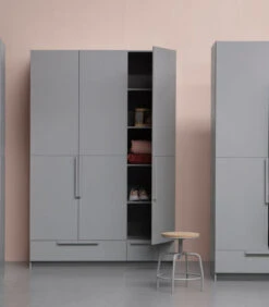 WOOOD Pure Kast 3-Deurs - Grenen - Betongrijs - 215x142x60 7 WOOOD Pure Kast 3-Deurs - Grenen - Betongrijs - 215x142x60 -Huishoudelijke Producten Winkel 2a61fdbdf4e64deabb2170ab7ced8af6