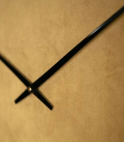 WOOOD Renske Wandklok - Velvet - Okergeel - 5x62x62 -Huishoudelijke Producten Winkel a4dc121178ed4c8594f66c8c6c0219da