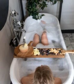 Serveerplank Friends L - Met Handgreep - Bruin - 60 Cm -Huishoudelijke Producten Winkel b8e256aa337e43a0b02245d07608f1f7