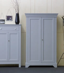 WOOOD Isabel Brocante Kast - Grenen - Betongrijs - 191x118x47 -Huishoudelijke Producten Winkel b9e03508c3e34a5aa667fba7b21511d8