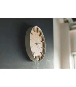 Yamazaki Wall Clock - Rin - Beige -Huishoudelijke Producten Winkel f33da15c41894b03ba08cd7a3c3af2d3