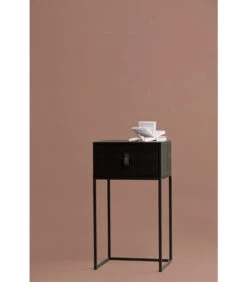 WOOOD Zola Nachtkastje Met Lade - Grenen Geborsteld - Zwart - 74x40x35 -Huishoudelijke Producten Winkel fef74cc8e387461d87cc6f254c6ae9d3